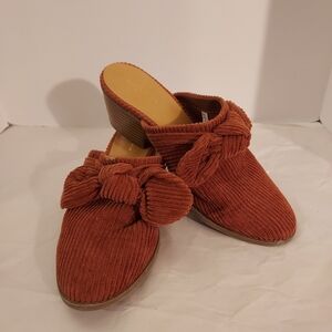 American Eagle Outfitters Burnt Orange Corduroy Slide Mules in Size 7